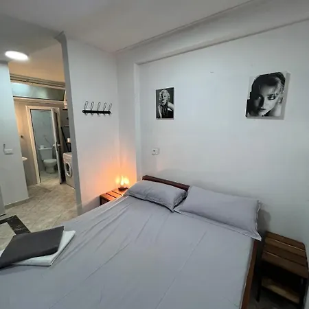 Isli Plazh 13 *